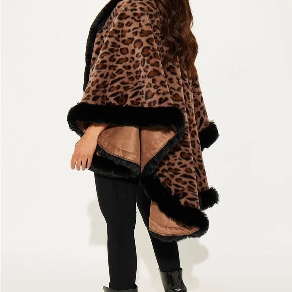 Fashion Nova Leopard Print Sweater with Black Trim - Picture 3 of 3